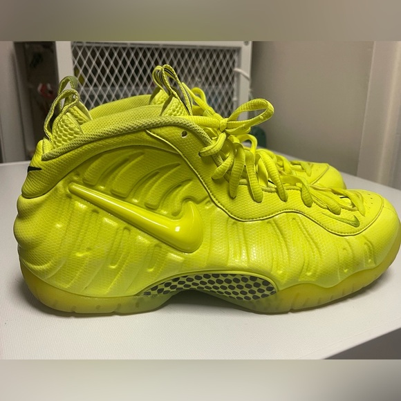 Nike Air Foamposite Pro Volt 2020 - Size 10.5🔥 - Picture 16 of 16